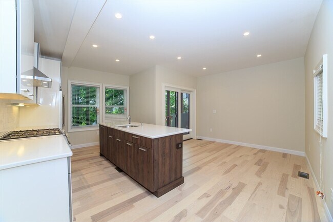 Building Photo - 189 I St