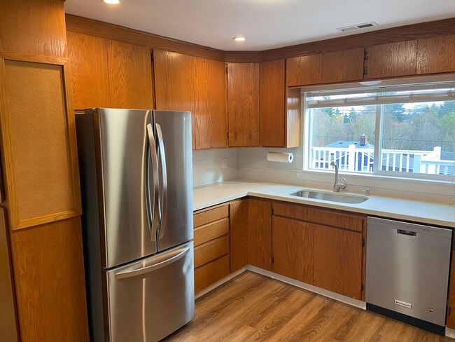 Building Photo - Giannakis Duplex