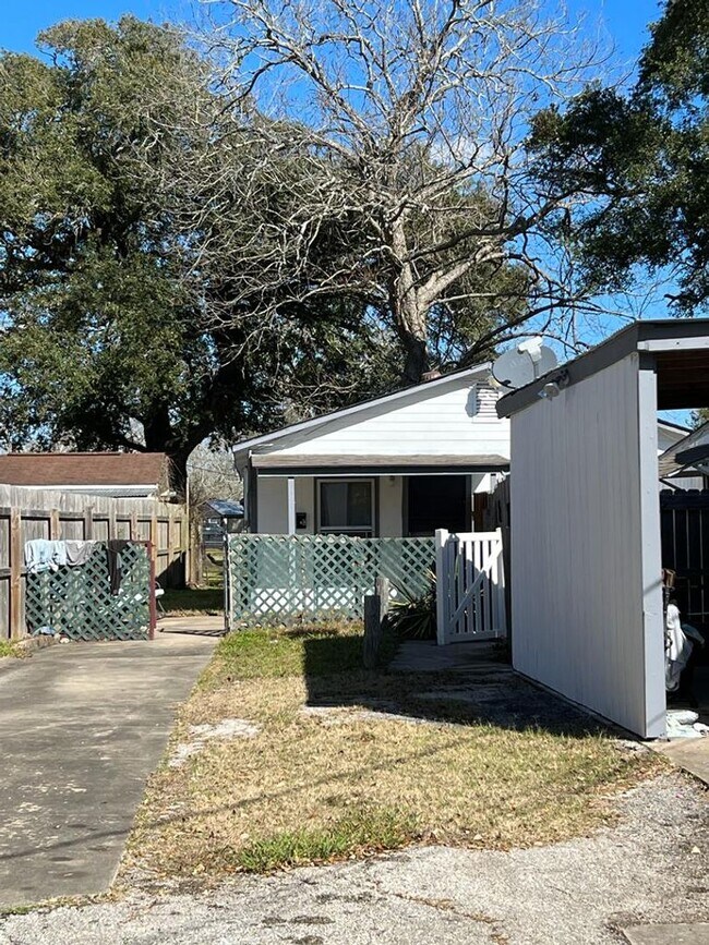 Building Photo - 1272 Pecan St