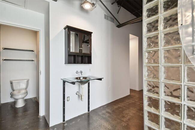 Building Photo - 217 N 12th St