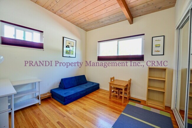 Building Photo - Quality San Anselmo Home Near Parks and Sc...