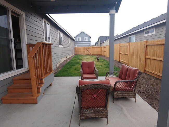 Building Photo - Single level home SW Redmond