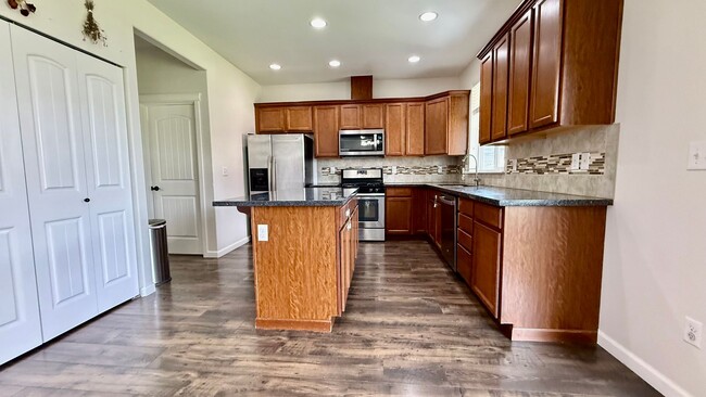 Building Photo - 3 Bedrooms Plus Loft with Fenced Yard & Covered Patio - Available July 1st