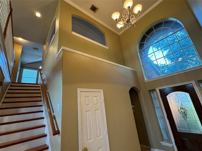 Building Photo - 3335 Southdown Dr