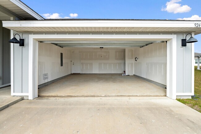 Building Photo - 924 Sandbar Loop