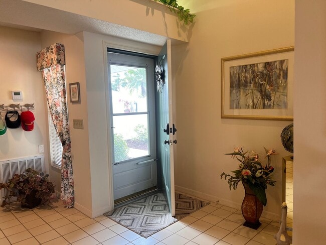 Building Photo - NEWLY LISTED 2BD/2BA/2CG Villa