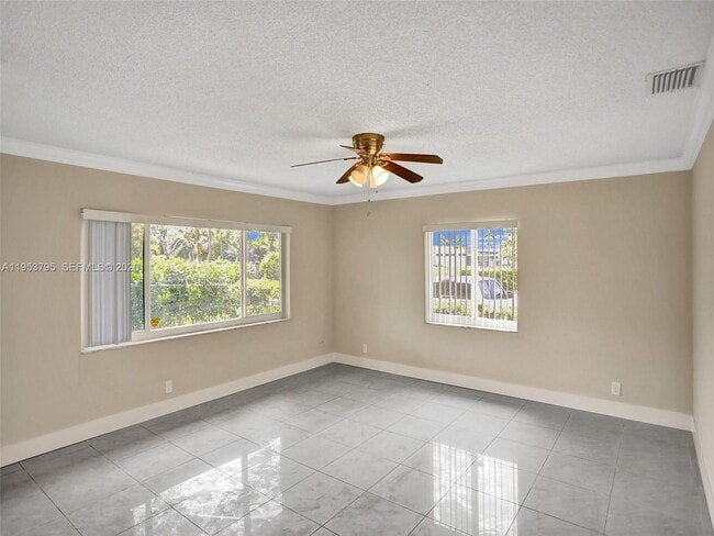 Building Photo - 920 SW 28th St