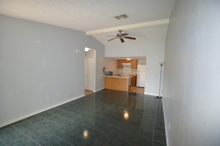 Building Photo - 7947 Pinehurst Dr