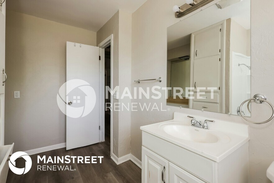 Building Photo - 2632 Kings Way