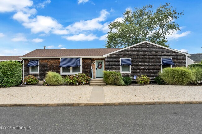 Building Photo - 552 Ocean Rd