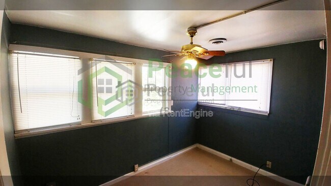 Building Photo - 217 D St E