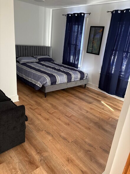 Building Photo - 160 Main St