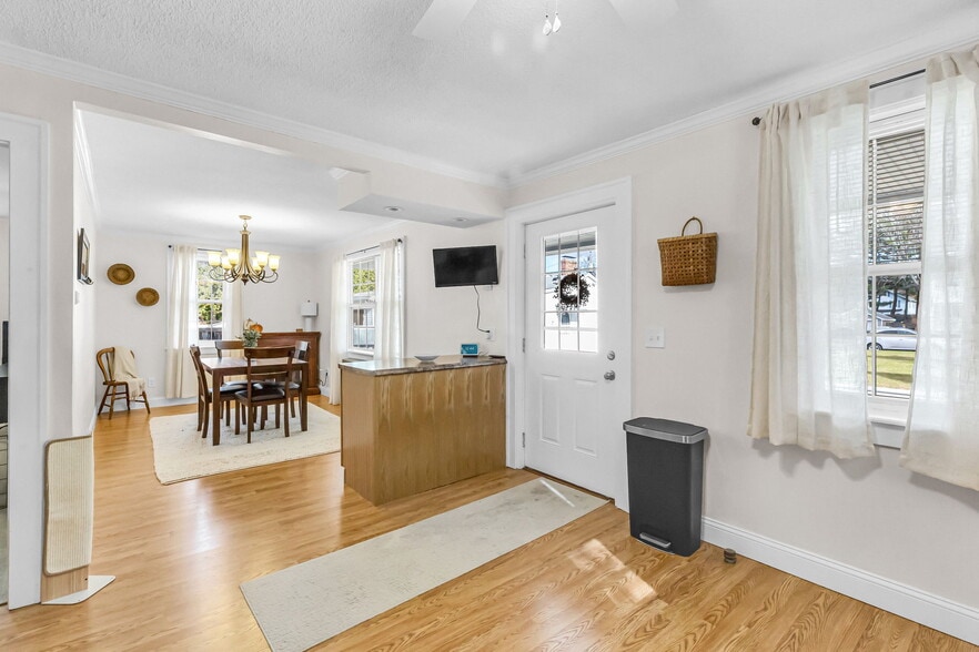 Building Photo - 36 Kulig St