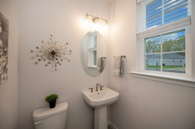 Building Photo - Spacious 3-Bedroom Rental in Sought-After ...
