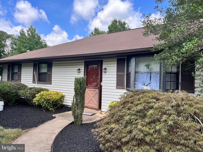 Primary Photo - 101 Fantasia Dr