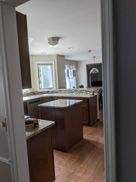 Building Photo - 19 Sandhollow Ct