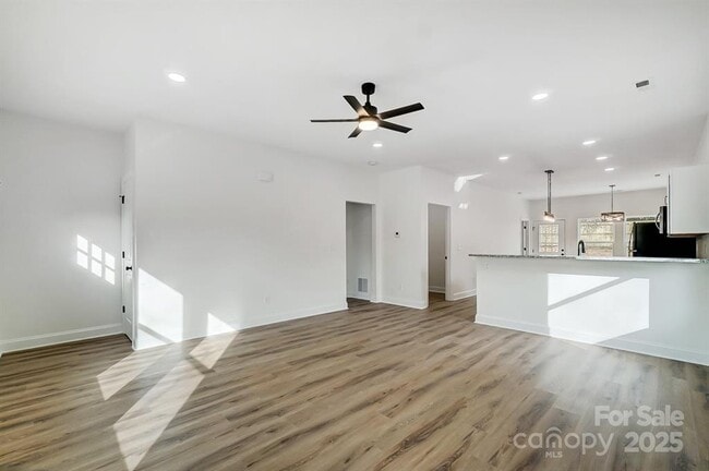 Building Photo - 424 Blanche Ave