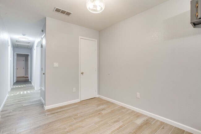 Building Photo - 2618 Bomar Ave