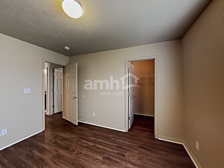 Building Photo - 1805 American Way