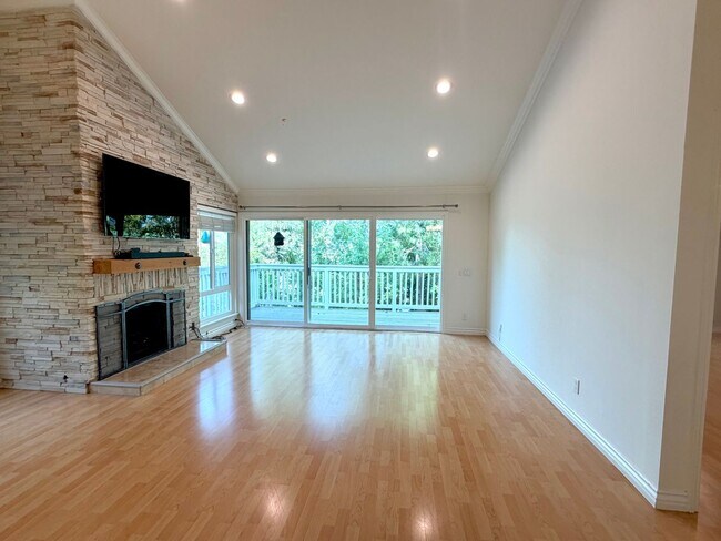 Building Photo - 5708 Camelia Ln