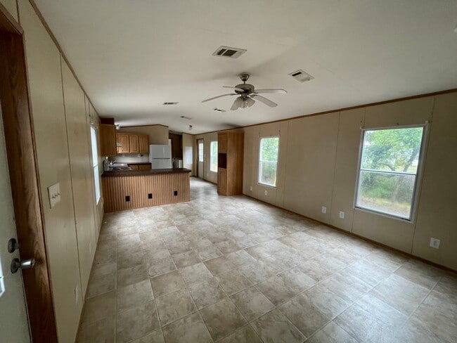 Building Photo - 340 Live Oak Rd