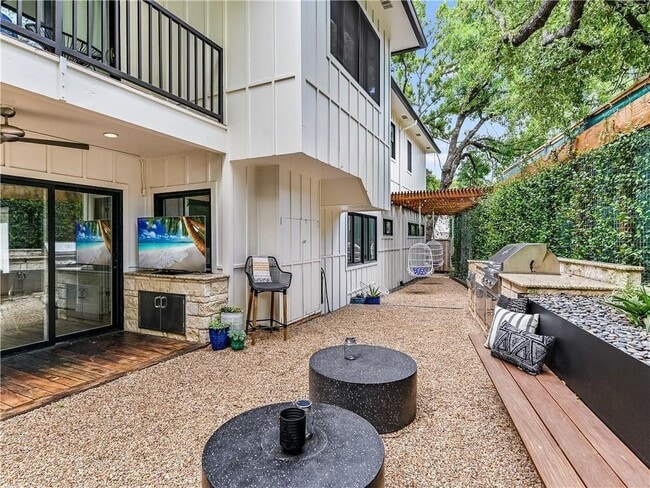 Building Photo - 3002 Hillview Rd