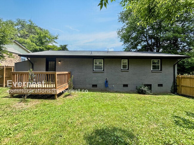 Building Photo - 600 Maclaurin Ct