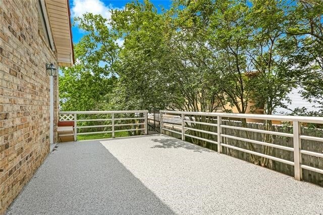 Deck off Living - 323 W Robert E Lee Blvd