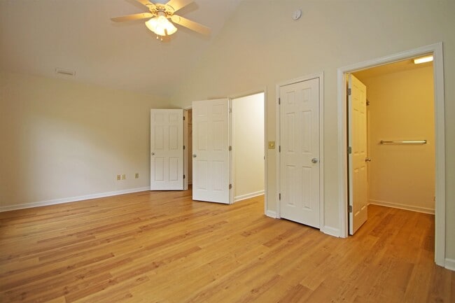 Building Photo - 2411 Avonlea Ln