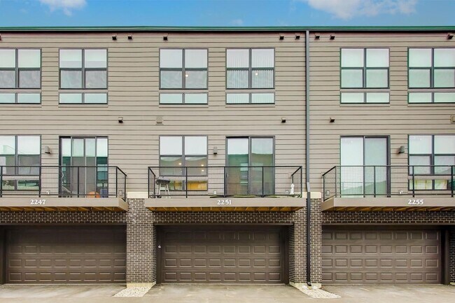 Building Photo - 2251 Venture Dr