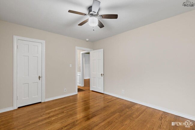 Building Photo - 1644 Ardath Ave