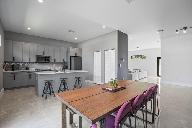Building Photo - 808 NW 5th Terrace