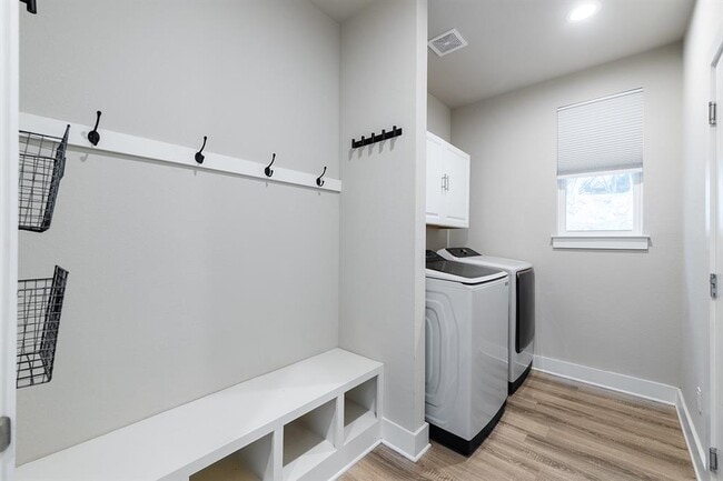 Building Photo - 20702 Post Oak Dr