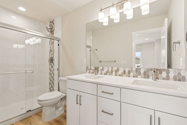 Building Photo - 4 Bedroom 3 Bath Stunning Brand New Town H...