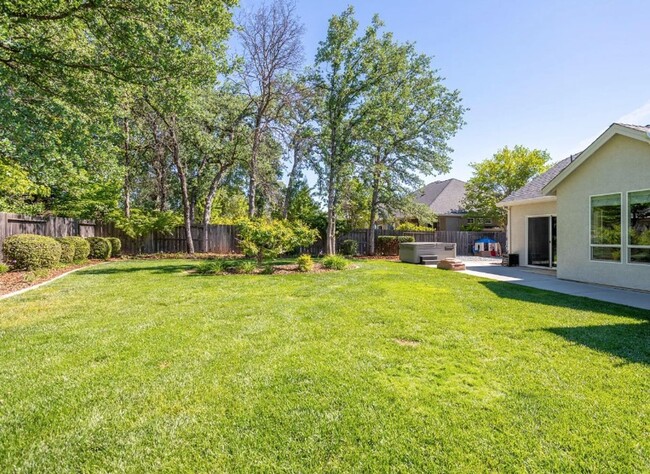 Building Photo - Beautiful Custom East Redding Home with a ...