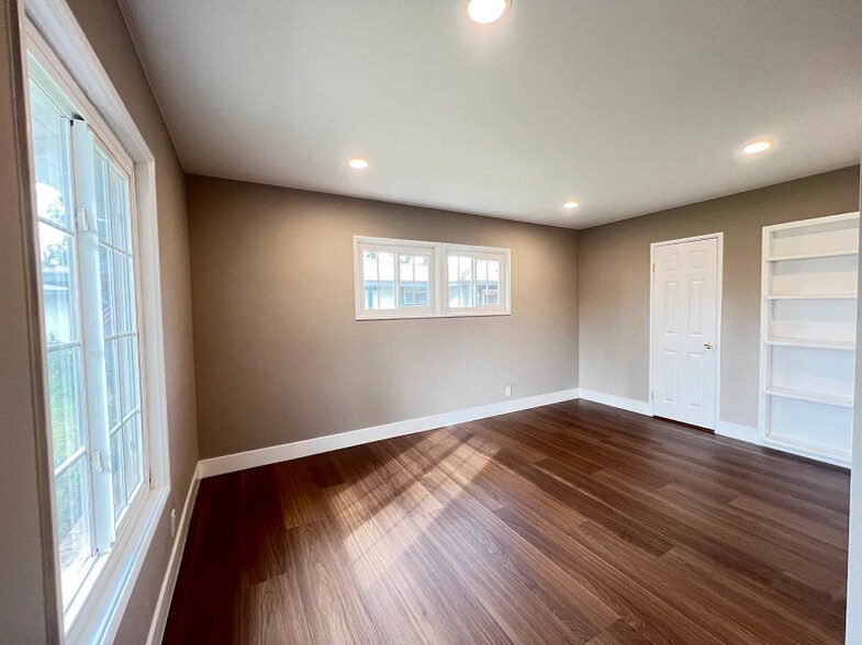 Building Photo - 139 E Dexter St