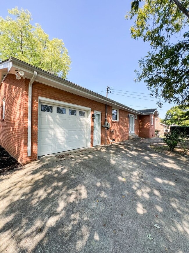 Building Photo - 2108 Barkley Dr