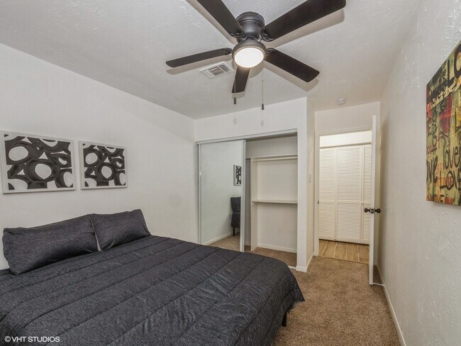 Building Photo - 1320 E Red Cedar Cir
