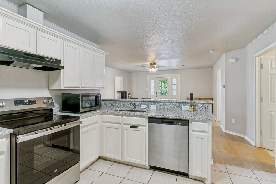 Building Photo - 107 S Crawford St