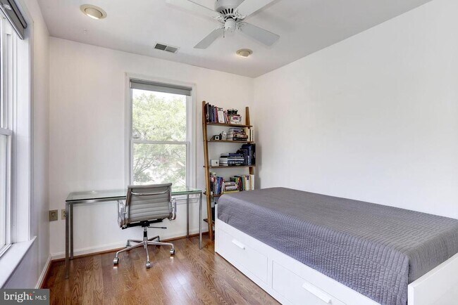 Building Photo - 2409 20th St NW