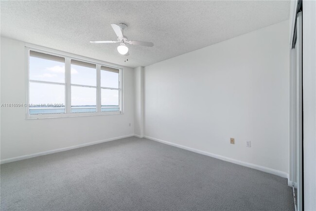 Building Photo - 800 Claughton Island Dr