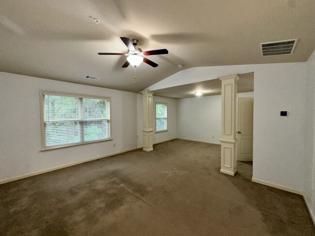Building Photo - 2249 Knoxhill View