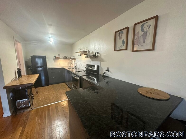 Building Photo - 121 Tremont St