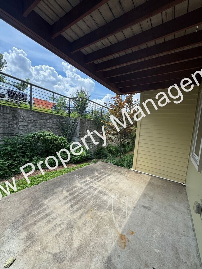 Building Photo - 1325 5th Ave N