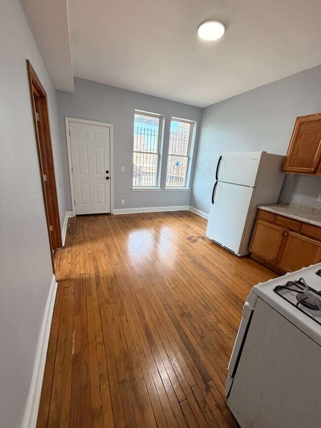 Building Photo - 1555 S Millard Ave