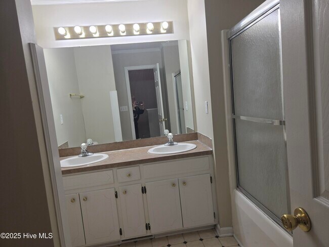 Building Photo - 3807 Sterling Pointe Dr