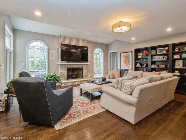 Building Photo - 445 Blue Ash Dr