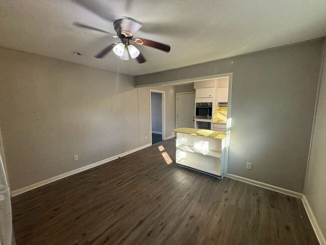 Building Photo - Vintage Charm Meets Modern Convenience