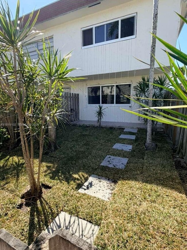 Building Photo - 1480 NE 151st St