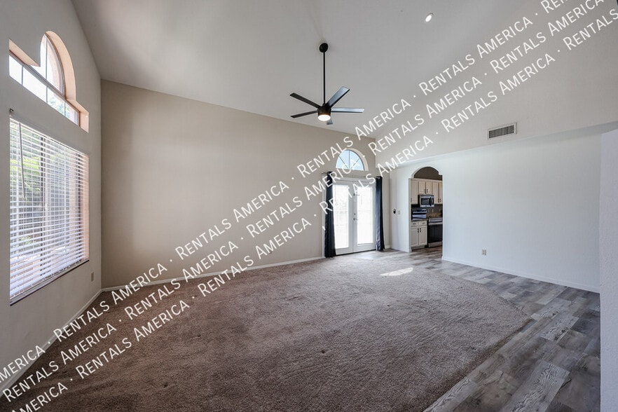 Building Photo - 6101 W Whispering Wind Dr